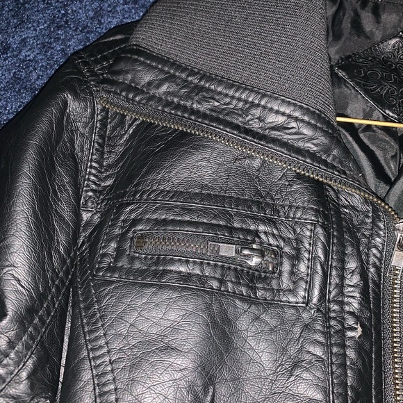 Leather jacket - Picture 2 of 4